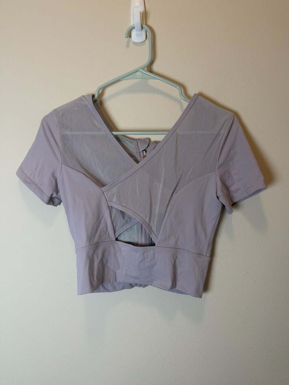 Halara Yoga Top Size L Purple Mesh Zip Crop